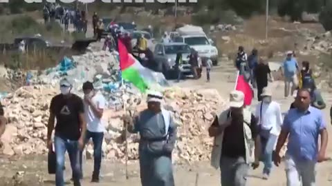 Israeli soldier kneels on elderly Palestinian’s neck