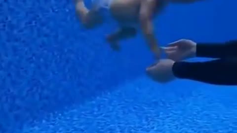 1 Year Old Baby Swimming. It's amazing....