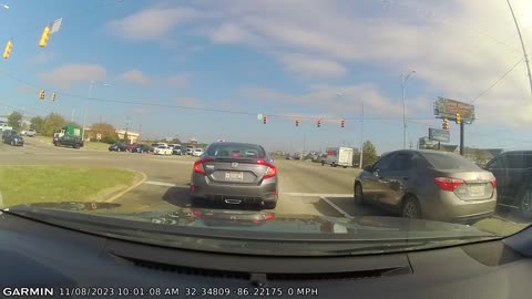 SUV Ignores Red Light