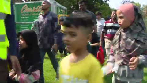 ICNA Relief USA hosts school supply backpack giveaway | WGN News