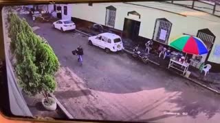Video: Cámaras de seguridad grabaron el atentado de un sicario en Bucaramanga
