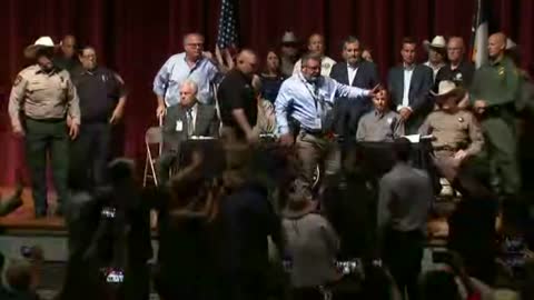 Libtard, Beto O'Rourke, expresses craziness at Gov Abbots press conference