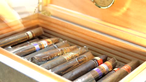 CigarObsession Adorini Black Slate Deluxe Cigar Humidor Review