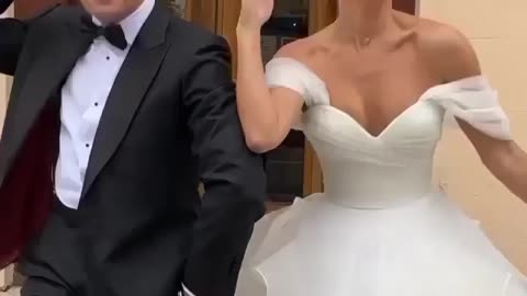 couple dancing crazy frog