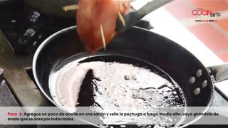 Receta Cocinarte: Pechuga rellena de queso doble crema con salsa de pimientos asados