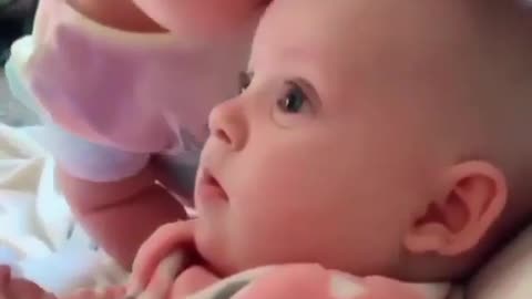 Twin baby girls fight over pacifie