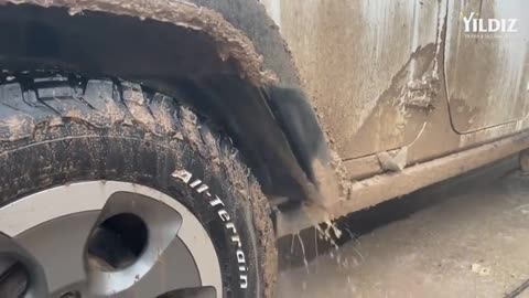 How to wash 4x4 Off Road JEEP into the Lake ?😱