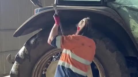 Remove lorry tyre