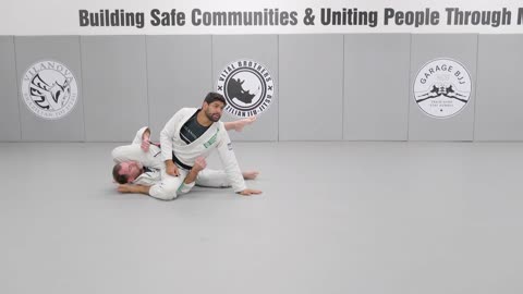 Double Arms Under Sweep Holding Collar
