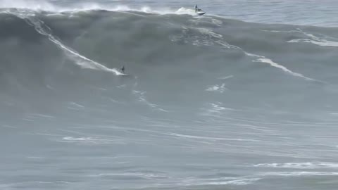 Biggest wave in the world - Nazaré , Portugal