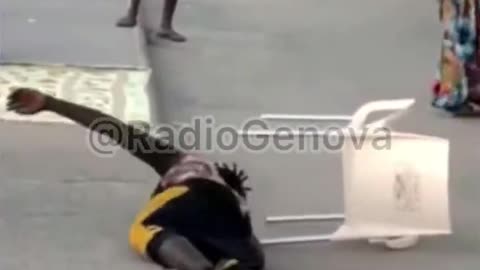 [ITALIA] Local Man Demolishes African invader