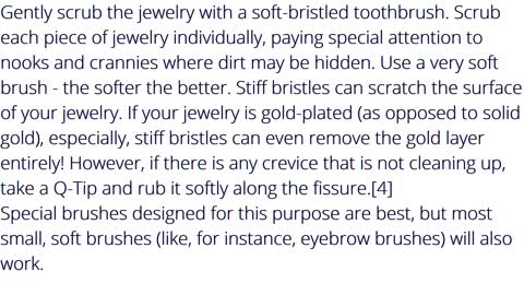 How to clean golden jewelry
