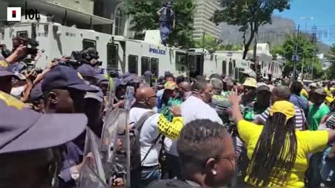 WATCH: Chaos Erupts as DA and ANC Meet at Constitution House in Cape Town