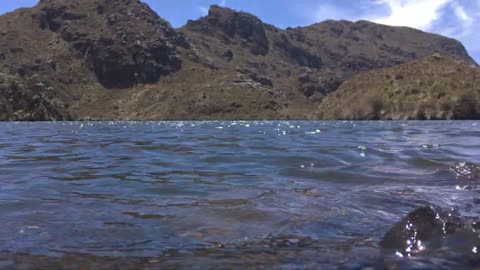 Laguna con paisaje - Timelapse