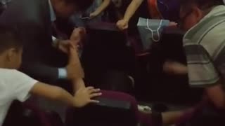 Video: A sudden heart attack in a theater. What to do in that situation