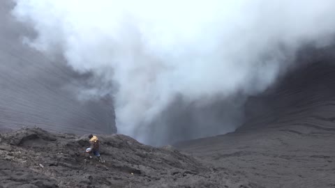 Wo0W View Bromo TenggerSemeru National Park, Indonesia mountain 🥰😍