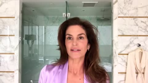 Makeup with Cindy Crawford