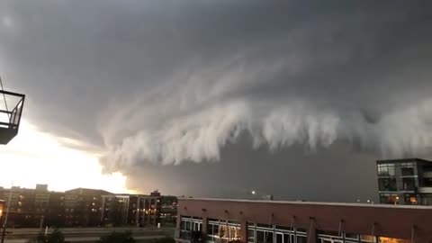Remarkable time-lapse footage of a shelf cloud rolling over Minneapolis.