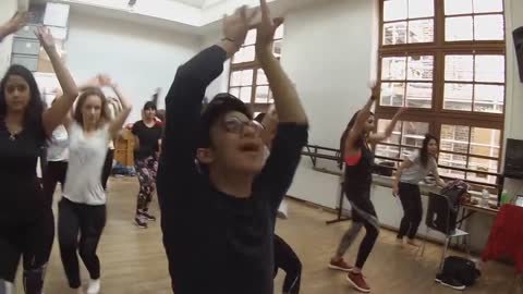 LONDON SCHOOL OF BOLLYWOOD DANCE CLASS