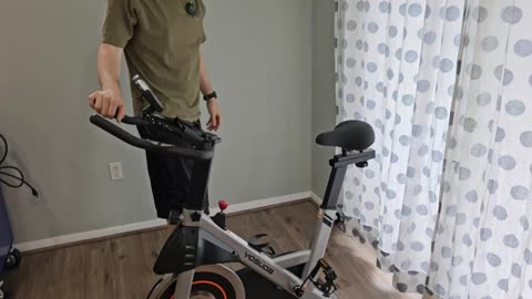 Safe and Stable Workouts: YOSUDA Exercise Bike with Secure Pedals and Immediate Stop Feature! 🛑👶