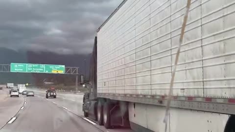 USA Freedom Convoy truck - On the road to Barstow