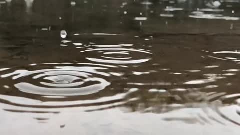 Slomo rain on the Delaware River