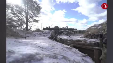 Waiting for their "prey" in trench, Russian soldiers fire at approaching Russians