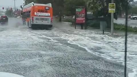 Los Angeles znalazło się pod wodą po spustoszeniu przez huragan Hillary.
