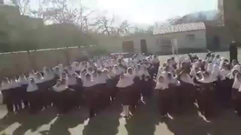 Iranian Students Singing Shajarian's song