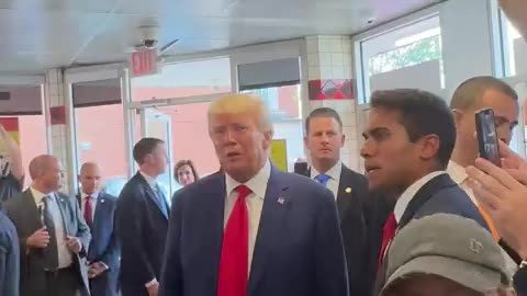 Trump makes surprise visit to Georgia Waffle House