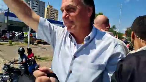 Bolsonaro faz carreata em Fortaleza