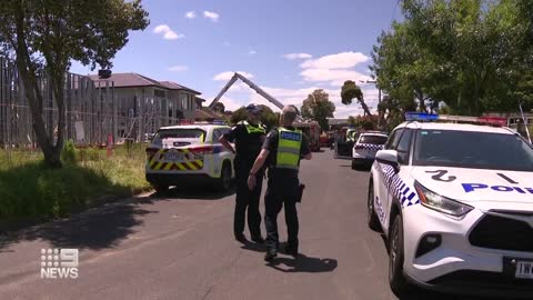 Trainee pilot crashes into roof of Melbourne home _ 9 News Australia