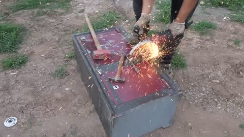 We found an abandoned safe ! We called The Police They came and Took it