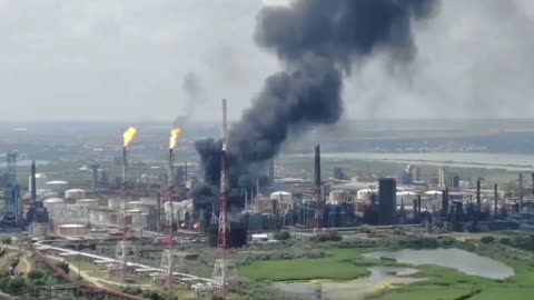 Explosion at Petromidia Oil refinery in Constanta Romania (Breaking News)