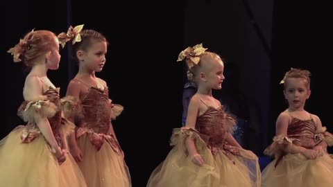 JOVO Dance recital - little girl adlibs dance FUNNY partial performance