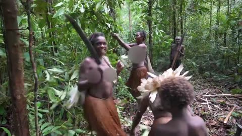 Visiting HUMAN EATING TRIBE!!! 😨😨 (Papua Island)😨😨