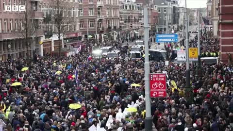 At least 30 arrested during Amsterdam unauthorised lockdown and vaccination protest