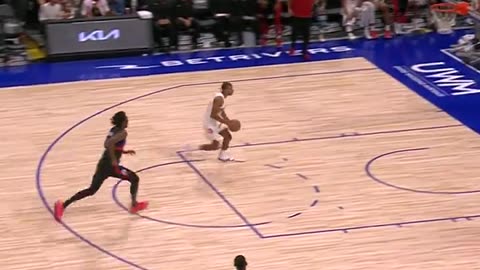 Jahmi'us Ramsey goes for the windmill on the fastbreak 😳 Raptors-Pistons