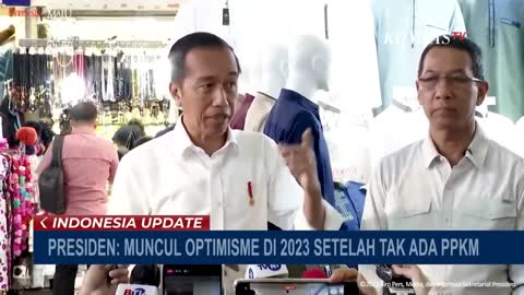 Kunjungan Jokowi ke Pasar Tanah Abang, Warga Antusias dan Berebut Bahan Pokok yang Dibagikan!