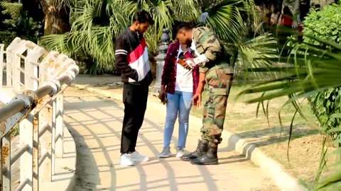 AN INJURED SOLDIER PEOPLE HELP OR NOT __ A SOCIAL EXPERIMENT __ ARMY PRANK IN INDIA Diary of vipin