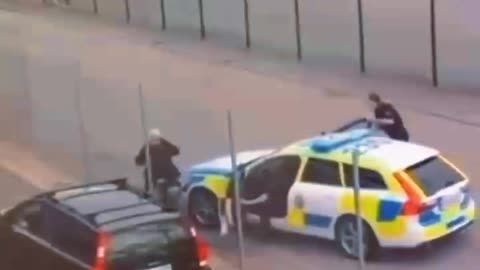 ELUSIVE MOTORCYCLIST ESCAPES FROM POLICE IMPRESSIVE😲😲😲😲