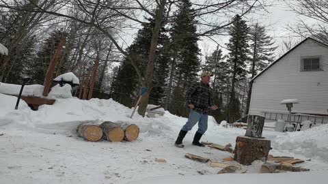 Axe Time!! #woodsplitting #axe #countrylife