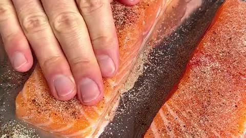 This salmon is sooo good and takes less than 15 minutes to make save this for later 😋