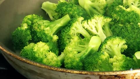 How to prepare pan steamed broccoli