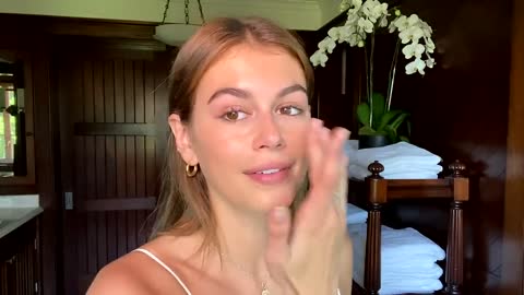 Kaia Gerber’s Guide to Face Sculpting and Sun-Kissed Makeup _ Beauty Secrets