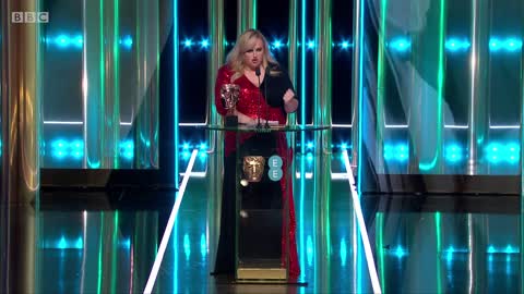 Rebel Wilson steals the show with HILARIOUS unexpected BAFTA 2020 speech - BBC