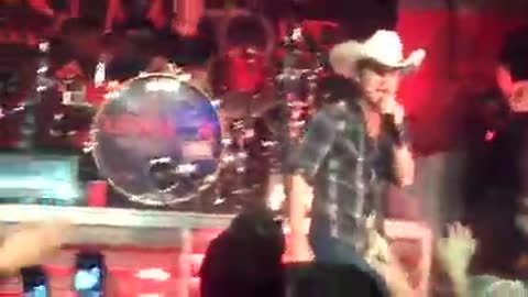 Justin Moore - Guns (LIVE)