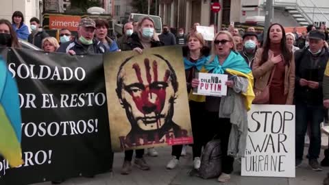 Javier Bardem protests outside Russian embassy