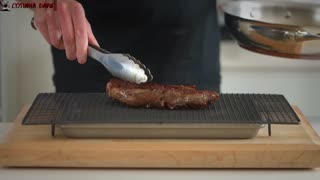 Sanduíche de Bife com Cebola Caramelizada e Molho Especial - Dark Receitas