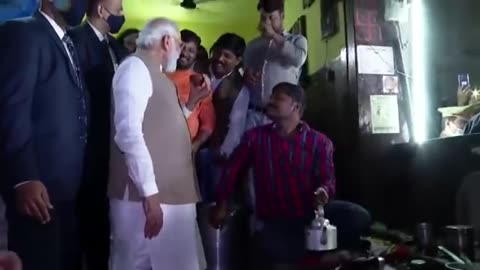 Unforgettable moments from Kashi as PM Modi enjoys a hot cup of 'chai' at a tea stall!